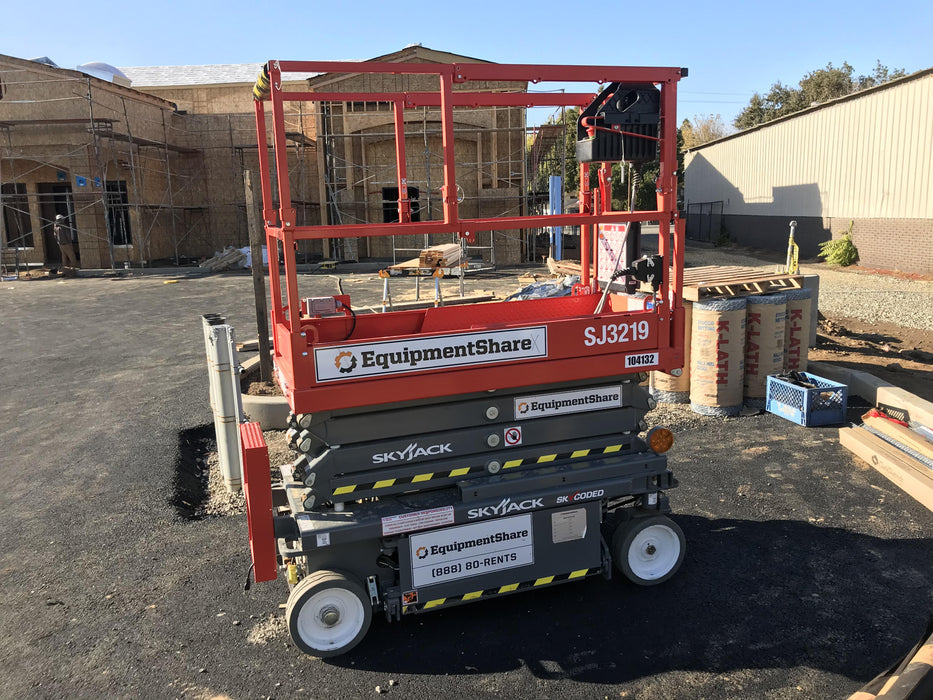 2020 Skyjack SJIII-3219 Solid NM Tires, Half height spring hinged entry gate, Dual Beacons, 800W Inverter