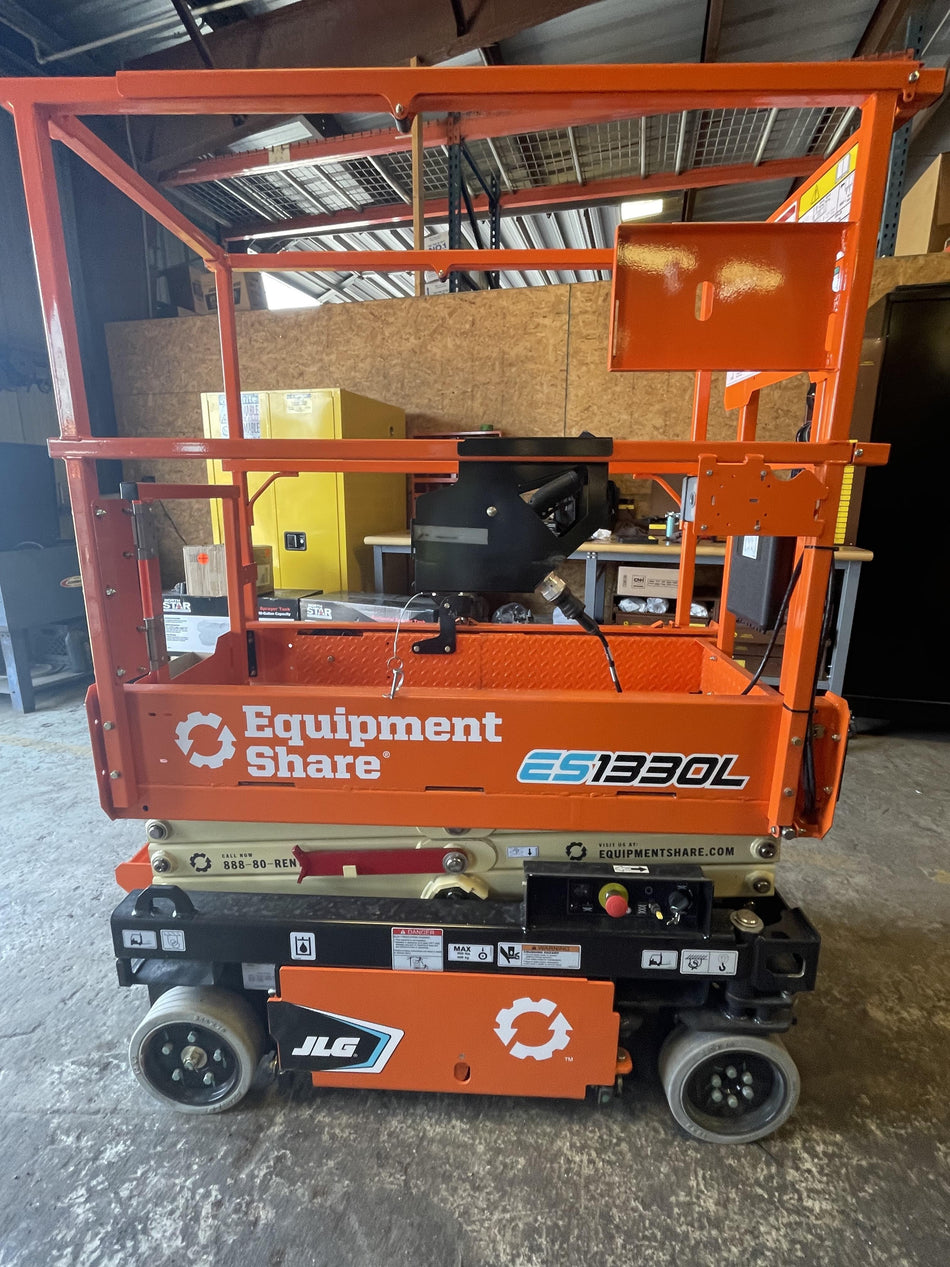 2022 JLG ES1330L