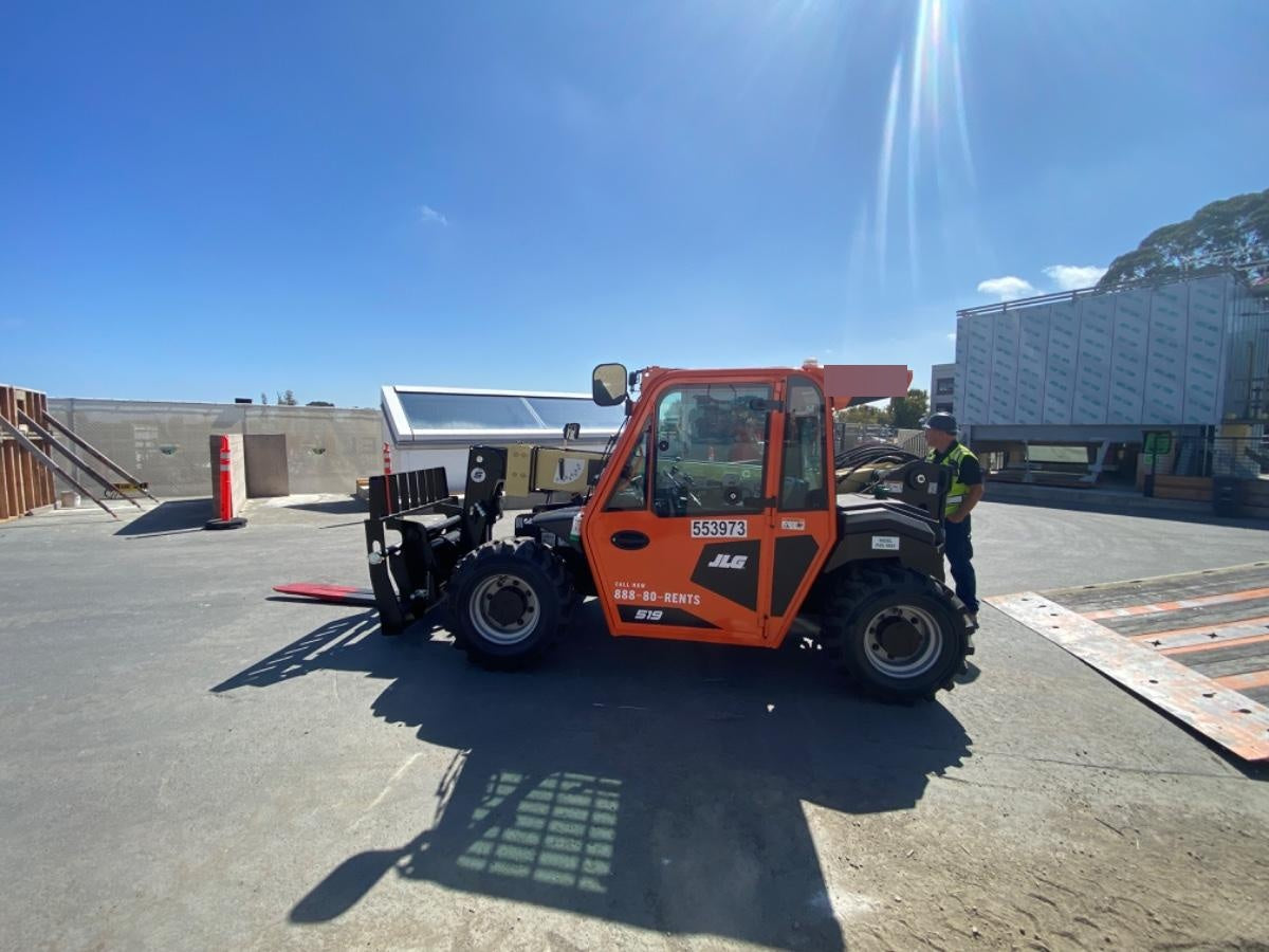 2025 JLG 519