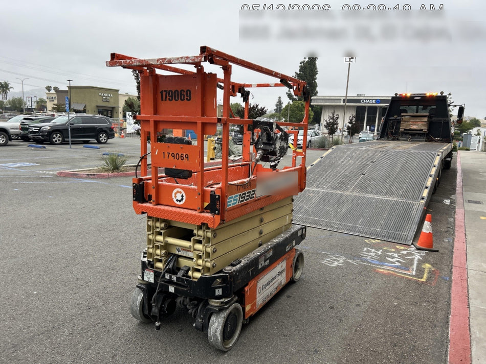 2021 JLG ES1932
