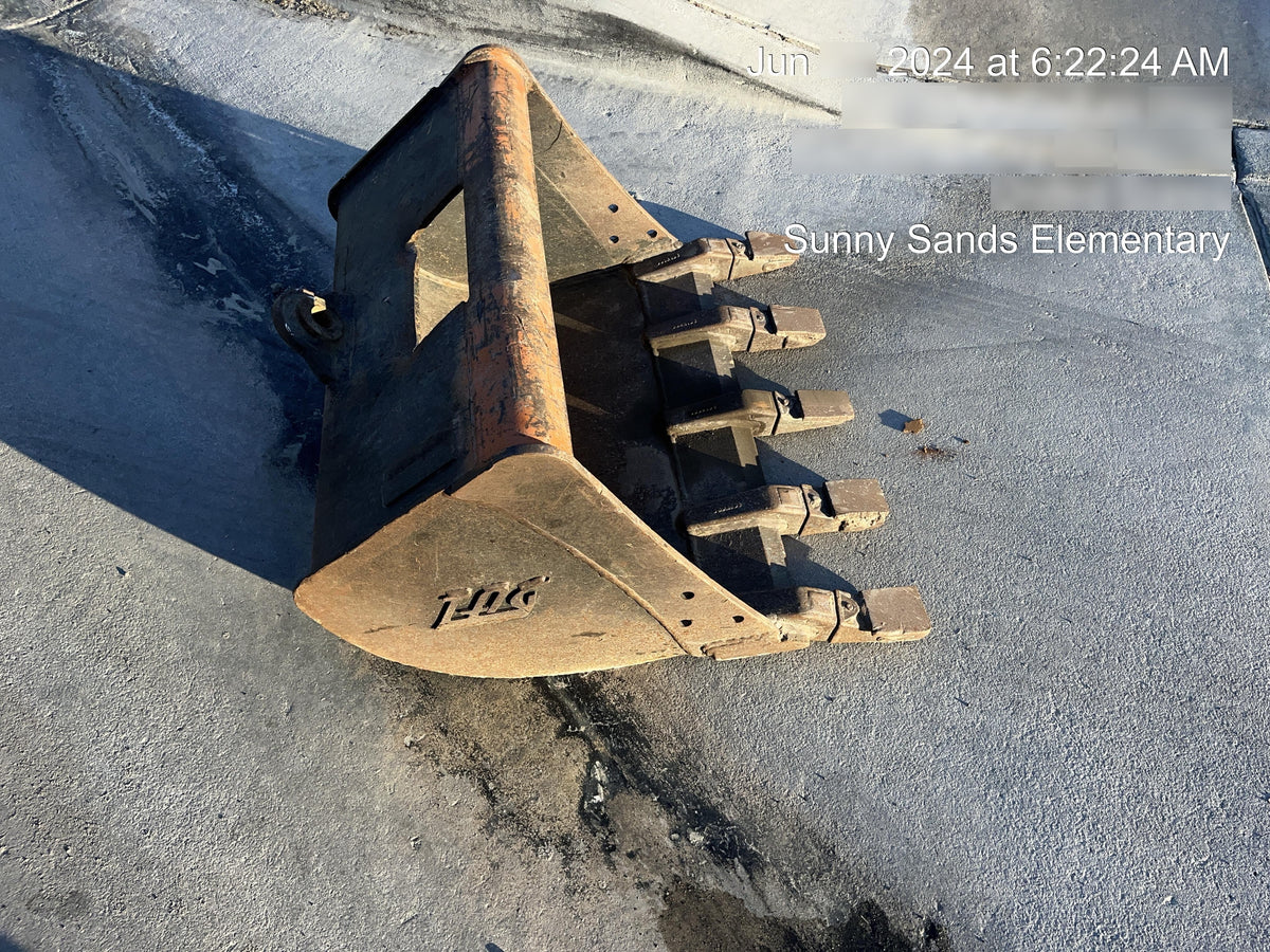 2021 DOOSAN 30" Bucket - Doosan