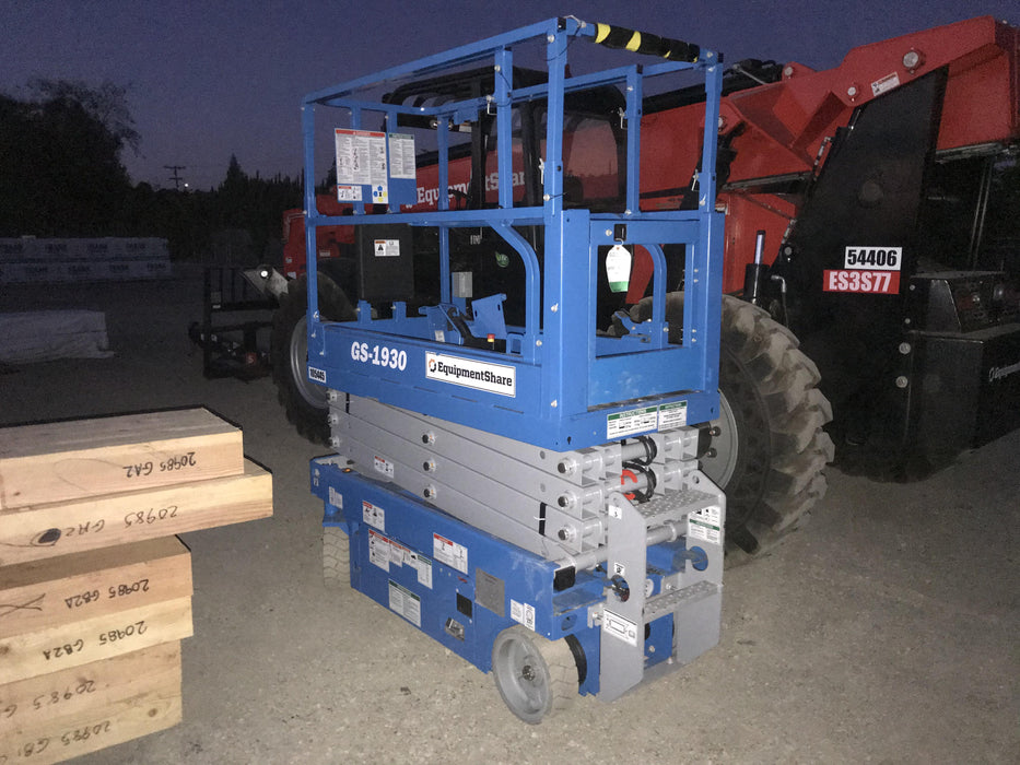 2020 Genie GS-1930 Solid Non Marking Tires, Beacon, Folding rails with half height swing gate, 800W Inverter