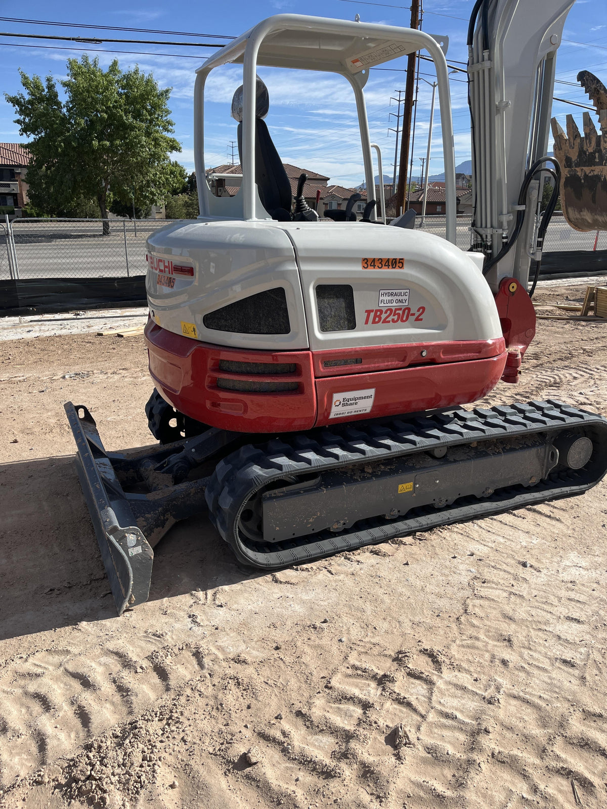 2023 TAKEUCHI TB250-2R