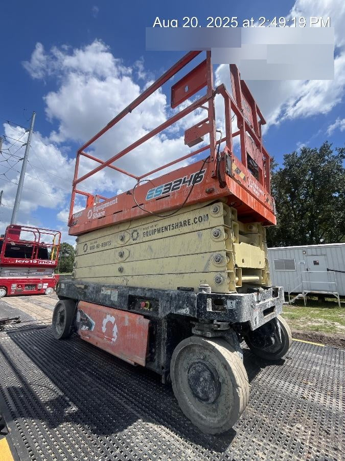 2022 JLG ES3246