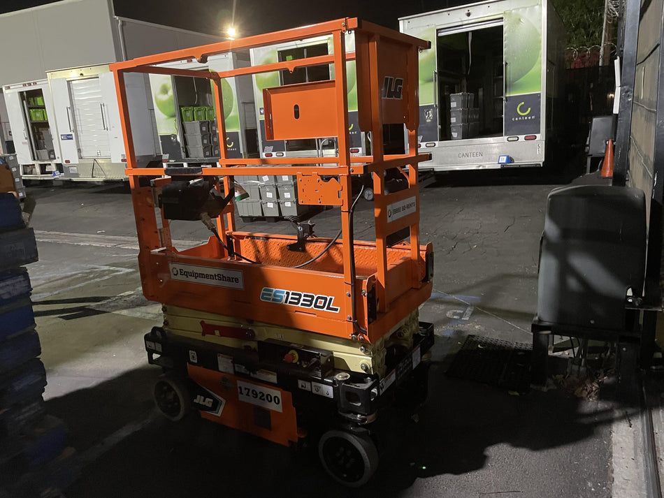 2021 JLG ES1330L
