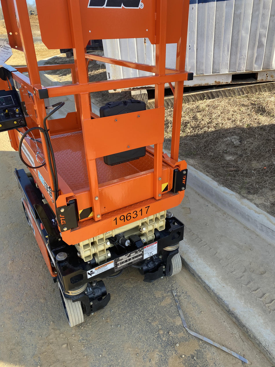 2021 JLG ES1330L