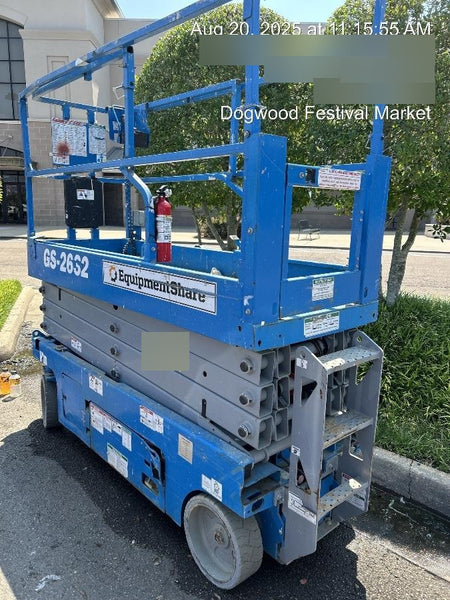 2019 Genie GS-2632 Folding rails with half height swing gate
