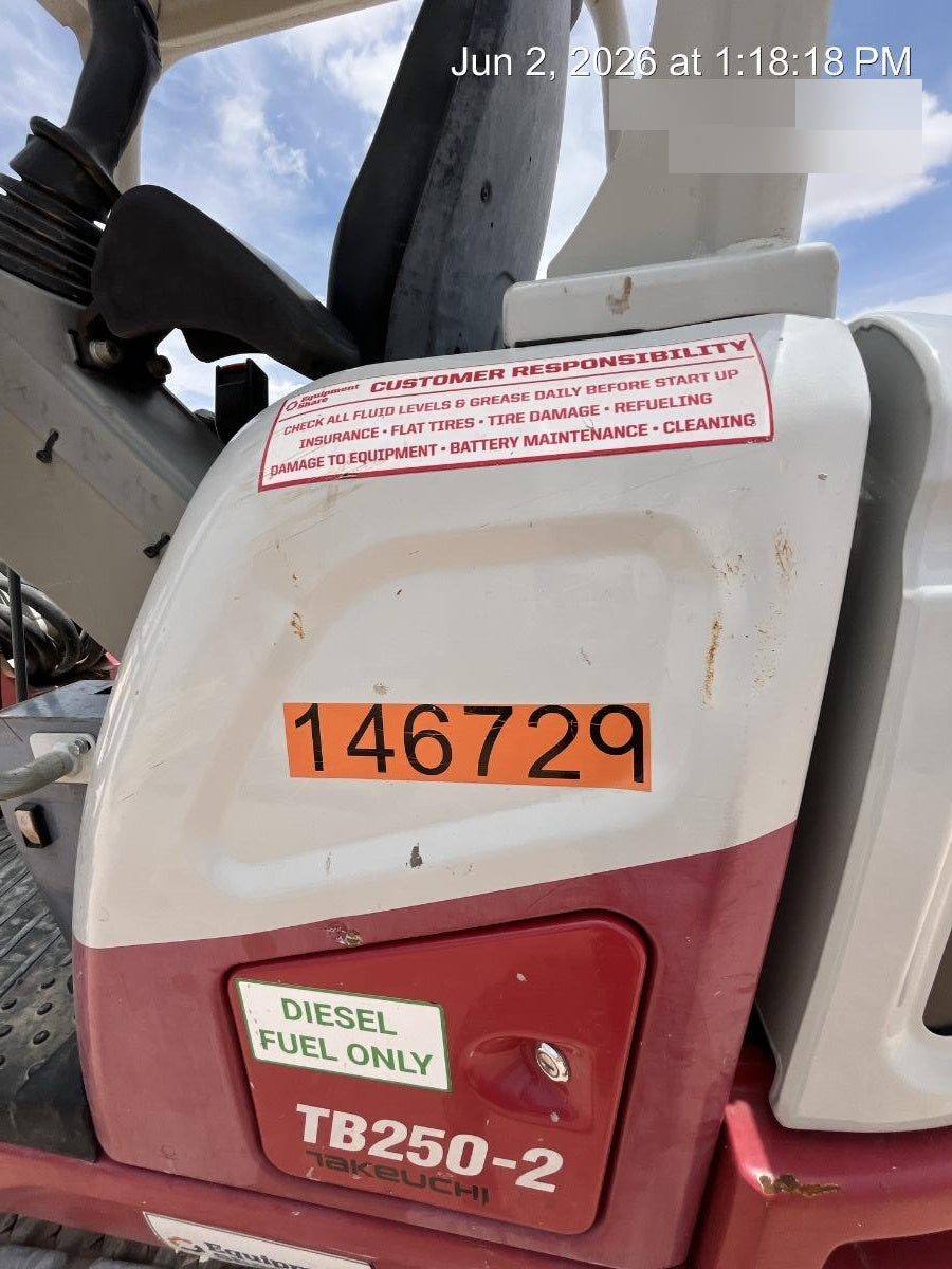 2021 TAKEUCHI TB250-2