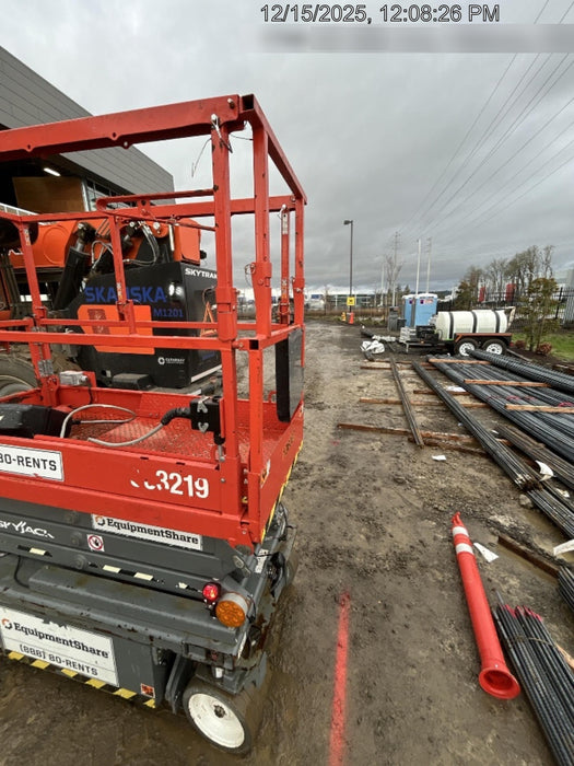 2020 Skyjack SJIII-3219 Solid NM Tires, Half height spring hinged entry gate, Dual Beacons, 800W Inverter