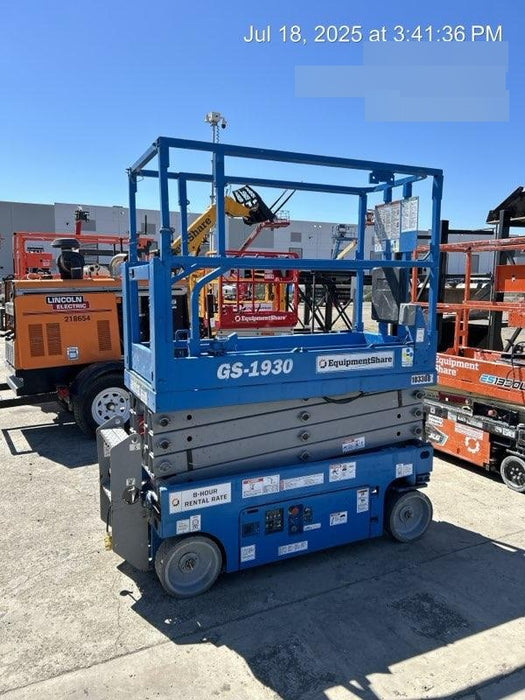 2020 Genie GS-1930 Solid Non Marking Tires, Beacon, Folding rails with half height swing gate, 800W Inverter