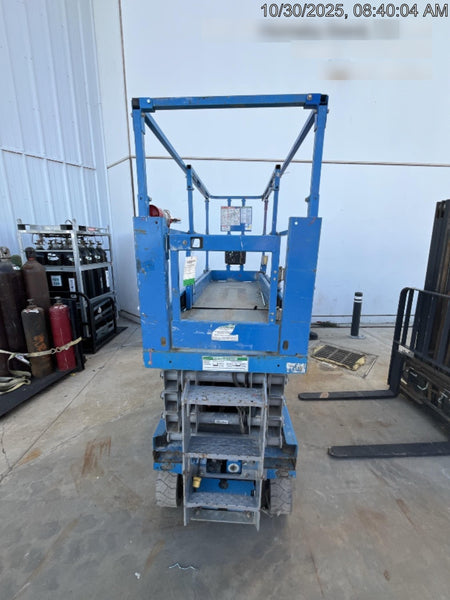 2019 Genie GS-2632 Folding rails with half height swing gate