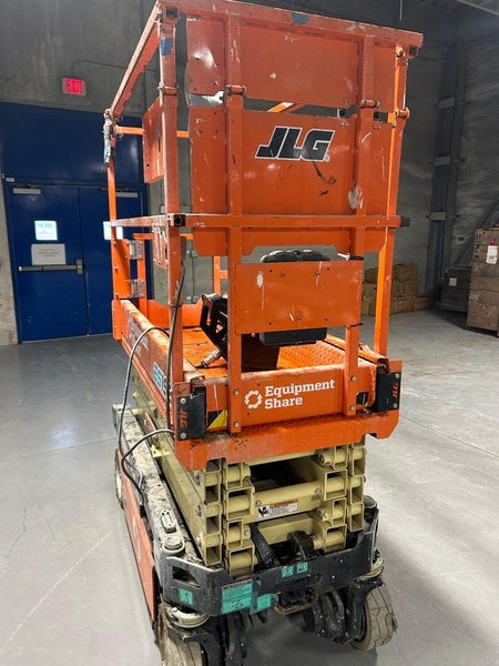 2023 JLG ES1932