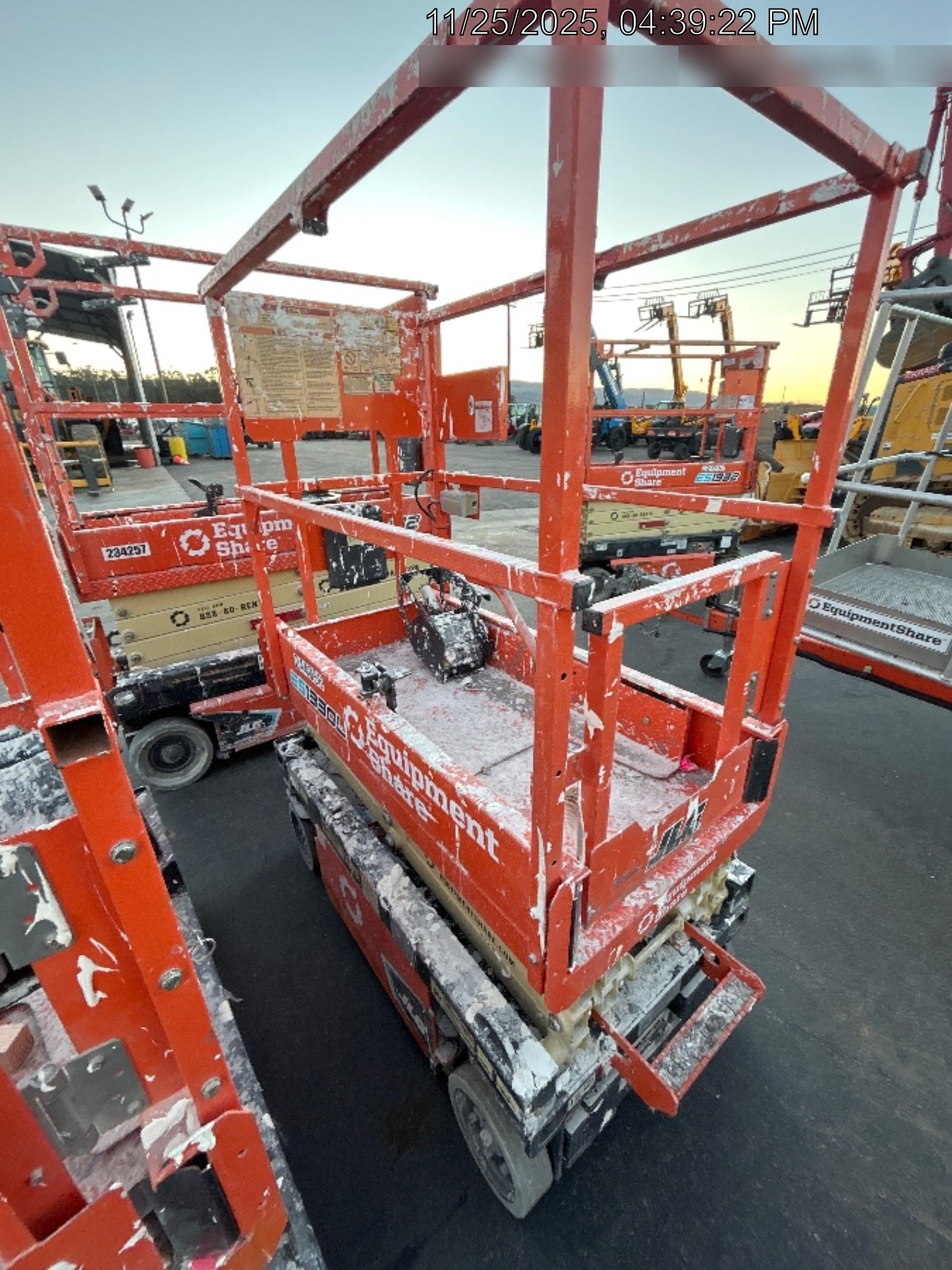 2022 JLG ES1330L