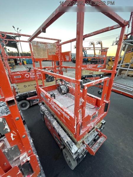 2022 JLG ES1330L