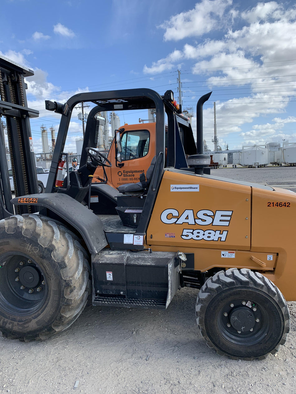 2022 CASE 588H