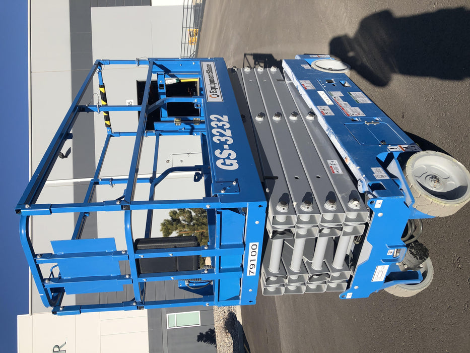 2020 Genie GS-3232 Standard, Folding half height swing gate, 800W Inverter