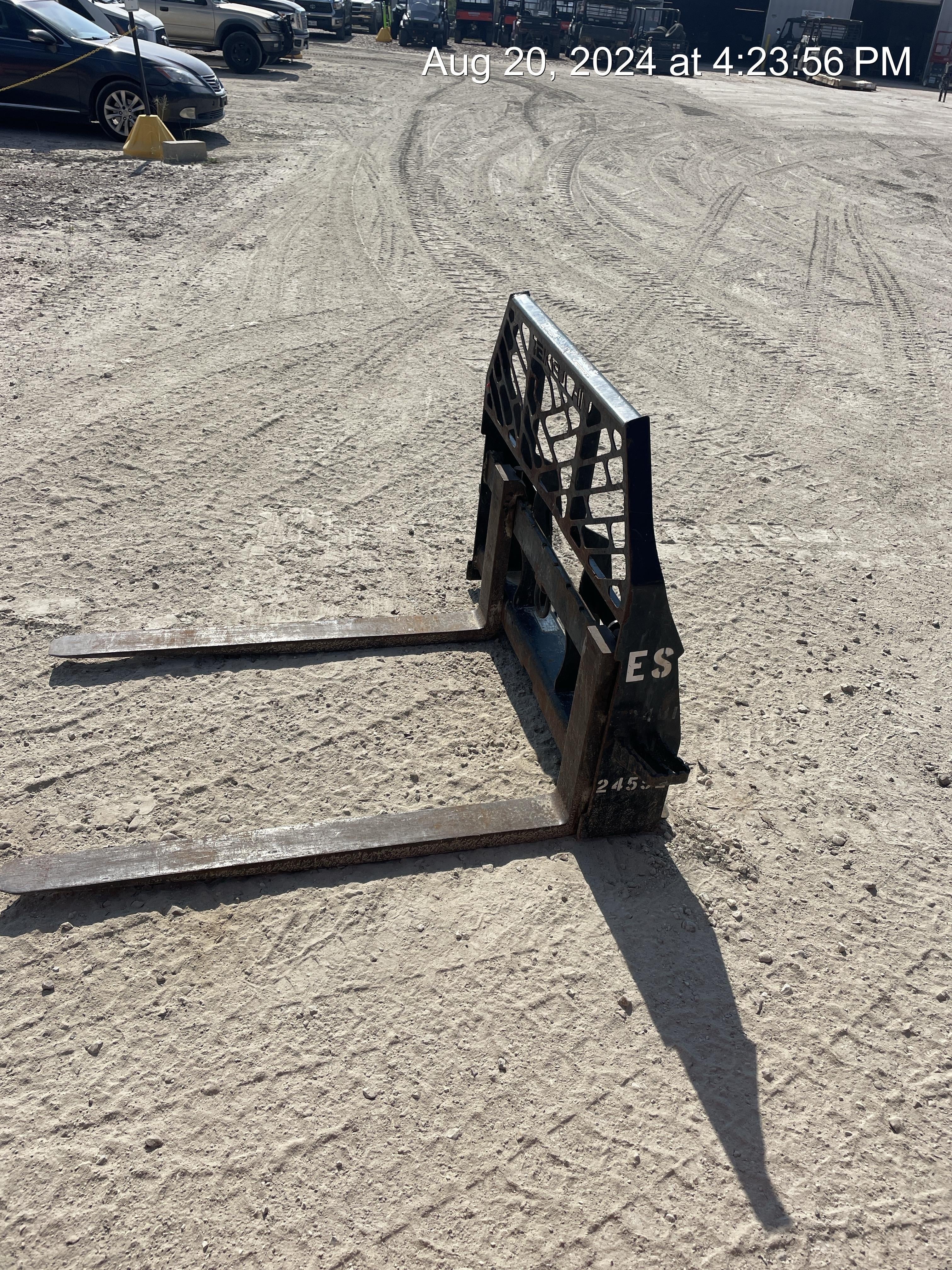 2019 PALADIN 48" Pallet Forks - Paladin
