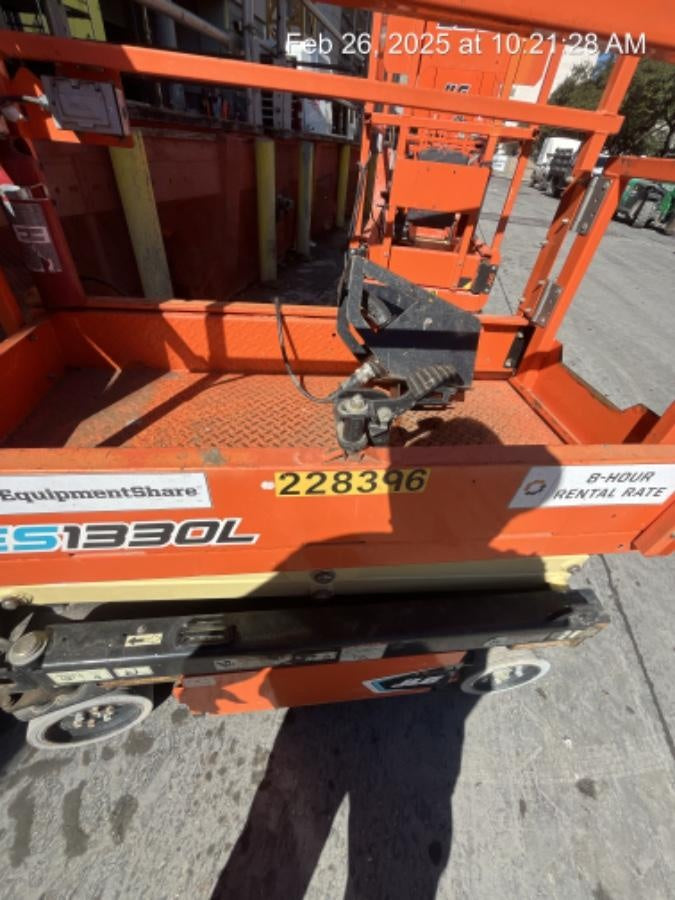 2022 JLG ES1330L