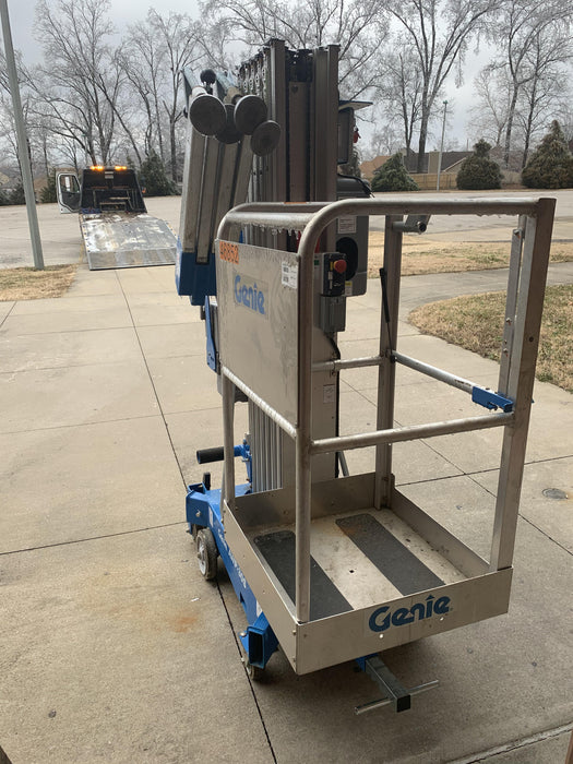 2019 GENIE AWP-30S