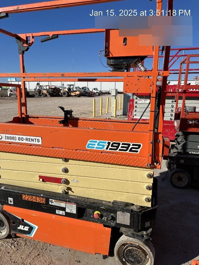 2022 JLG ES1932