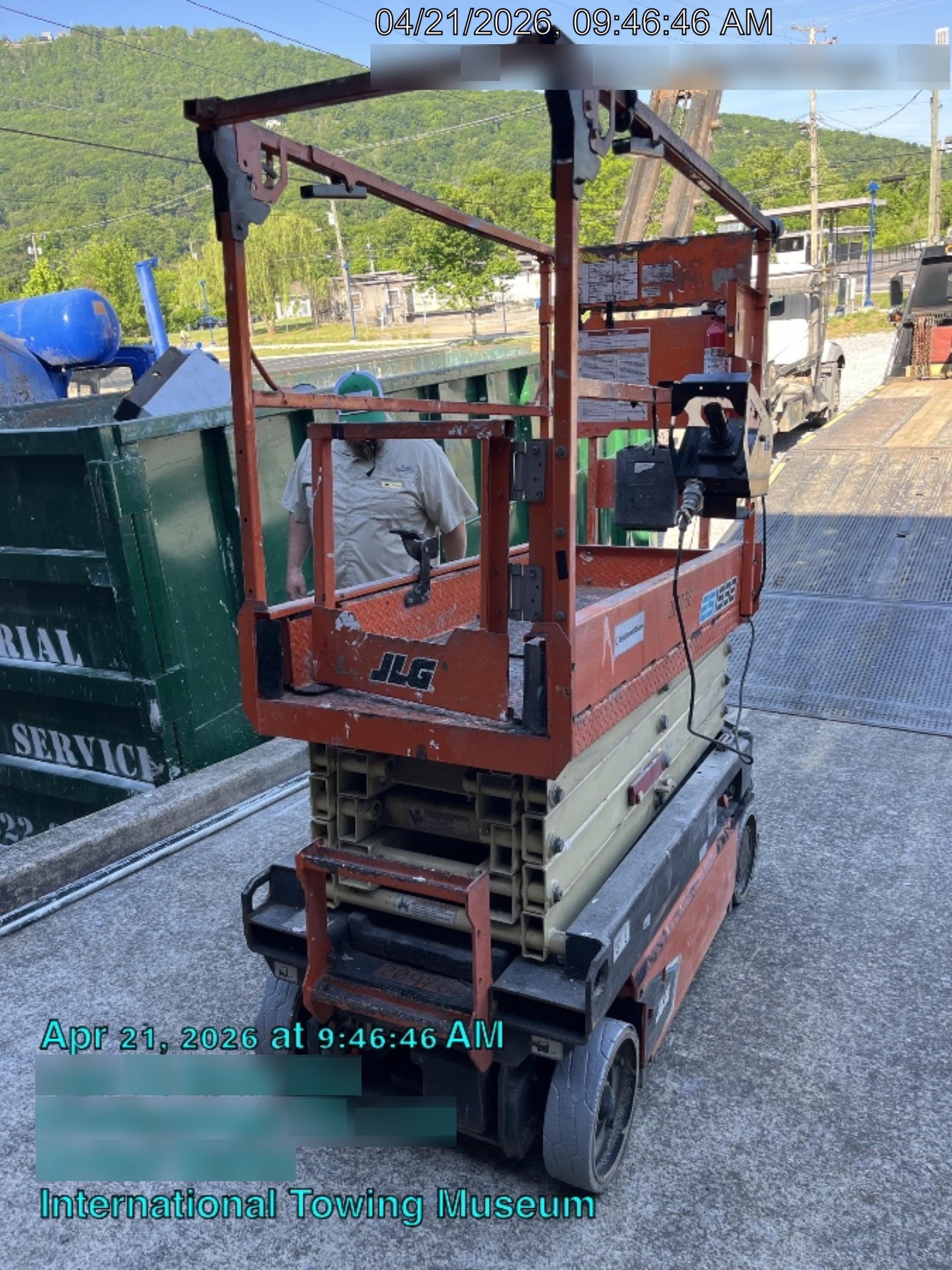 2022 JLG ES1932