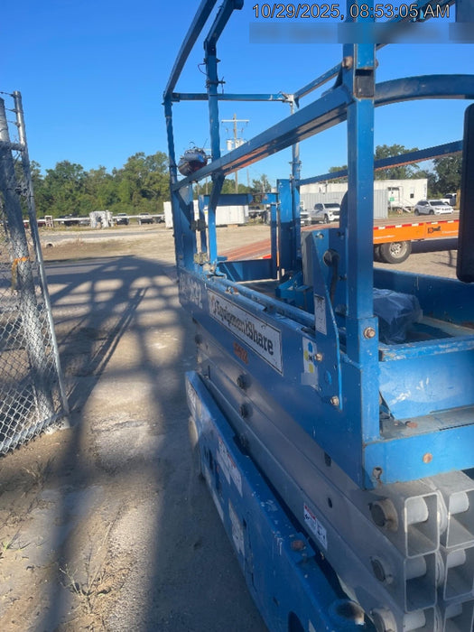2019 Genie GS-2632 Folding rails with half height swing gate
