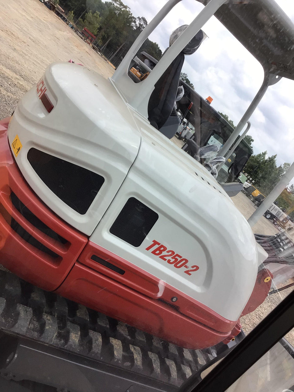 2021 TAKEUCHI TB250-2