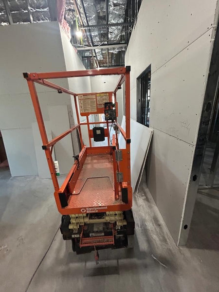 2022 JLG ES1330L