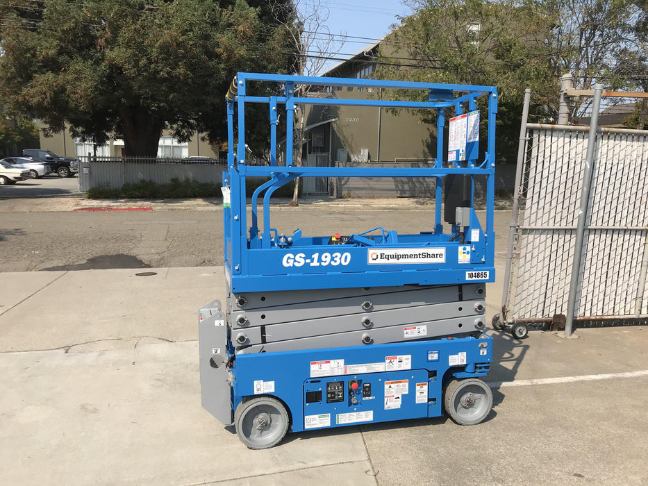 2020 Genie GS-1930 Solid Non Marking Tires, Beacon, Folding rails with half height swing gate, 800W Inverter