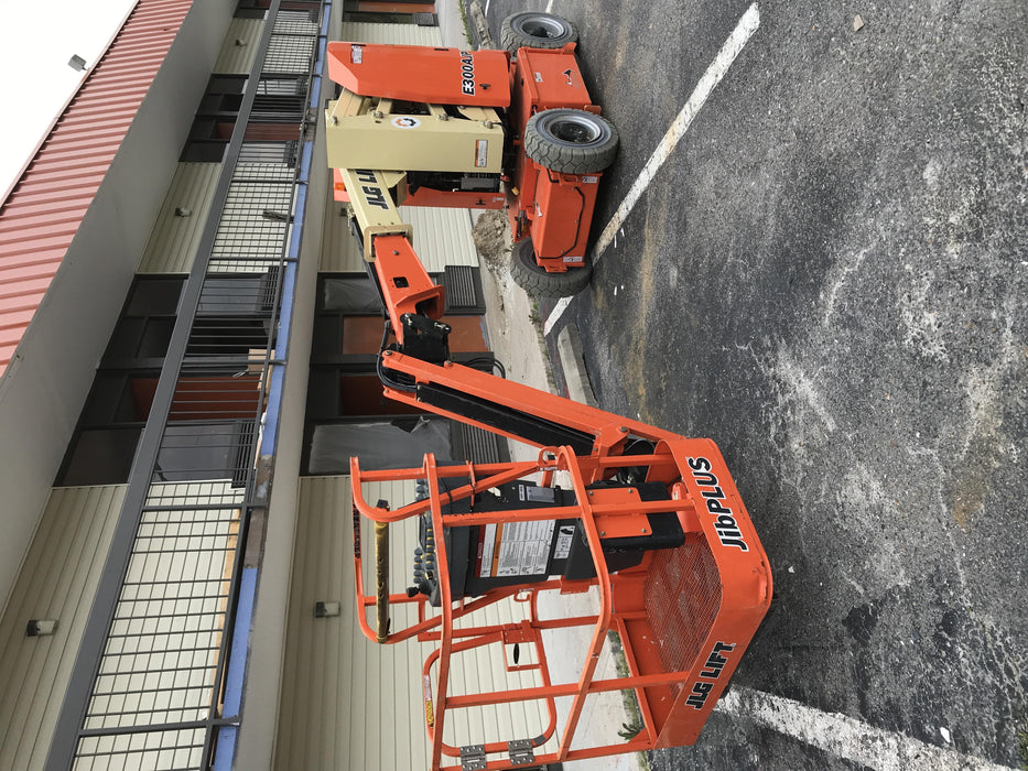 2019 JLG E300AJP
