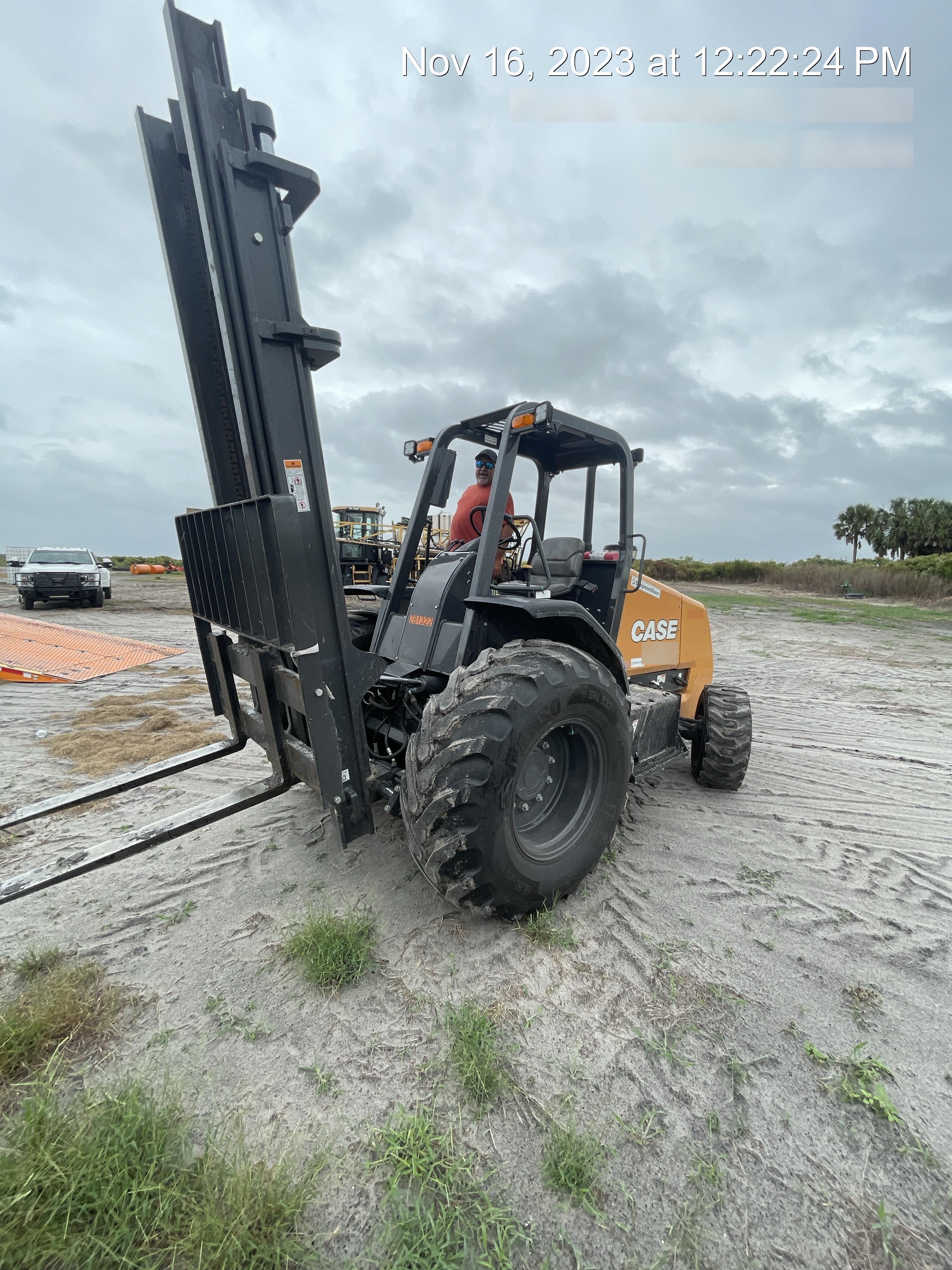 2023 CASE 588H