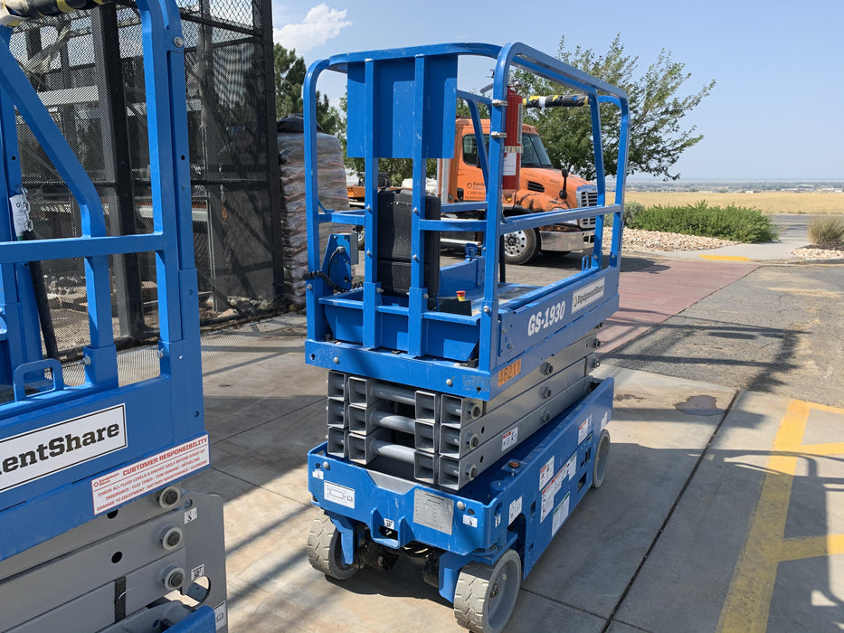 2019 Genie GS-1930 Fixed rails with chain Entry