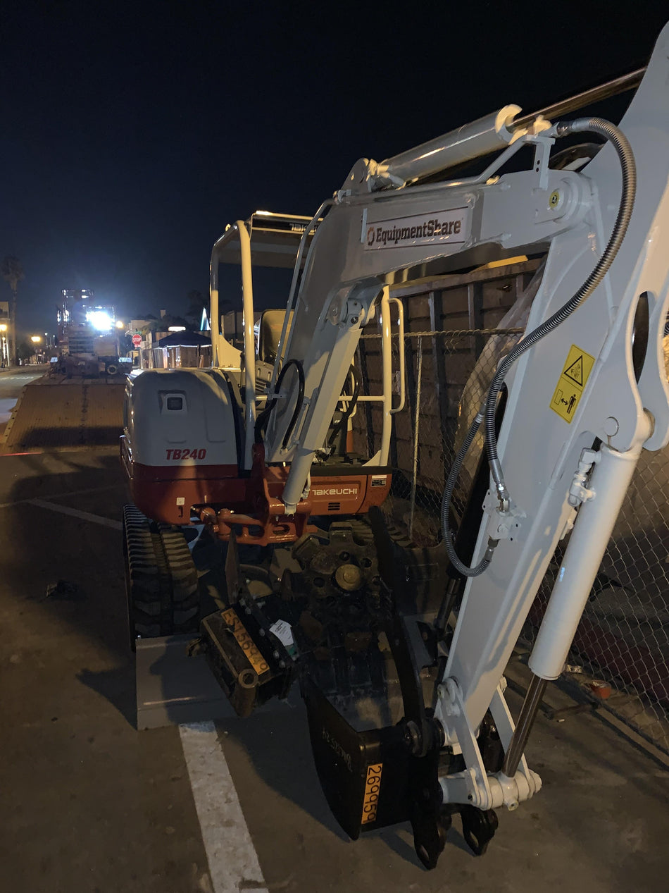 2021 TAKEUCHI TB240R