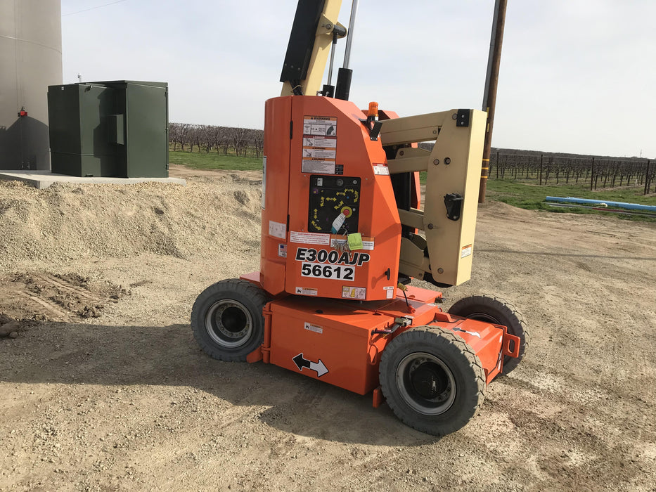 2020 JLG E300AJP