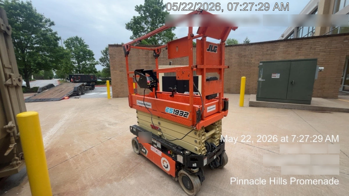 2021 JLG ES1932