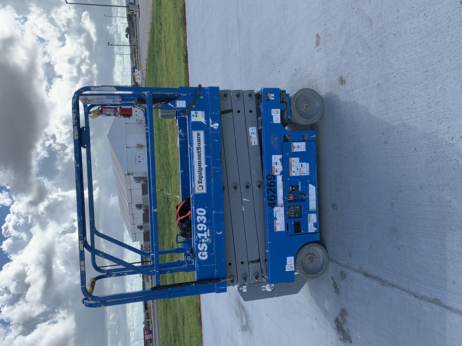 2019 Genie GS-1930 Fixed rails with chain Entry