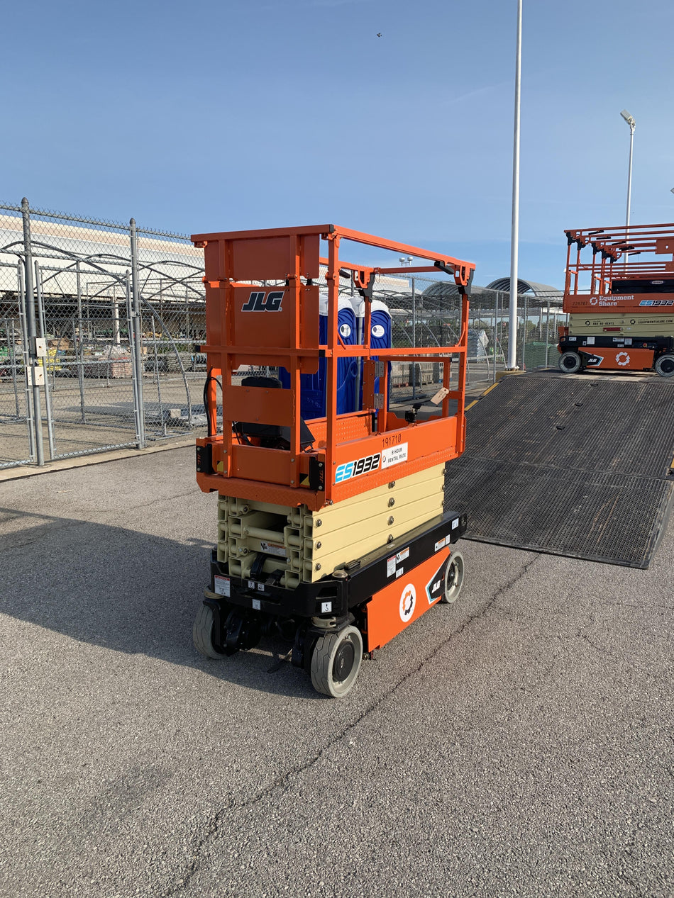2021 JLG ES1932