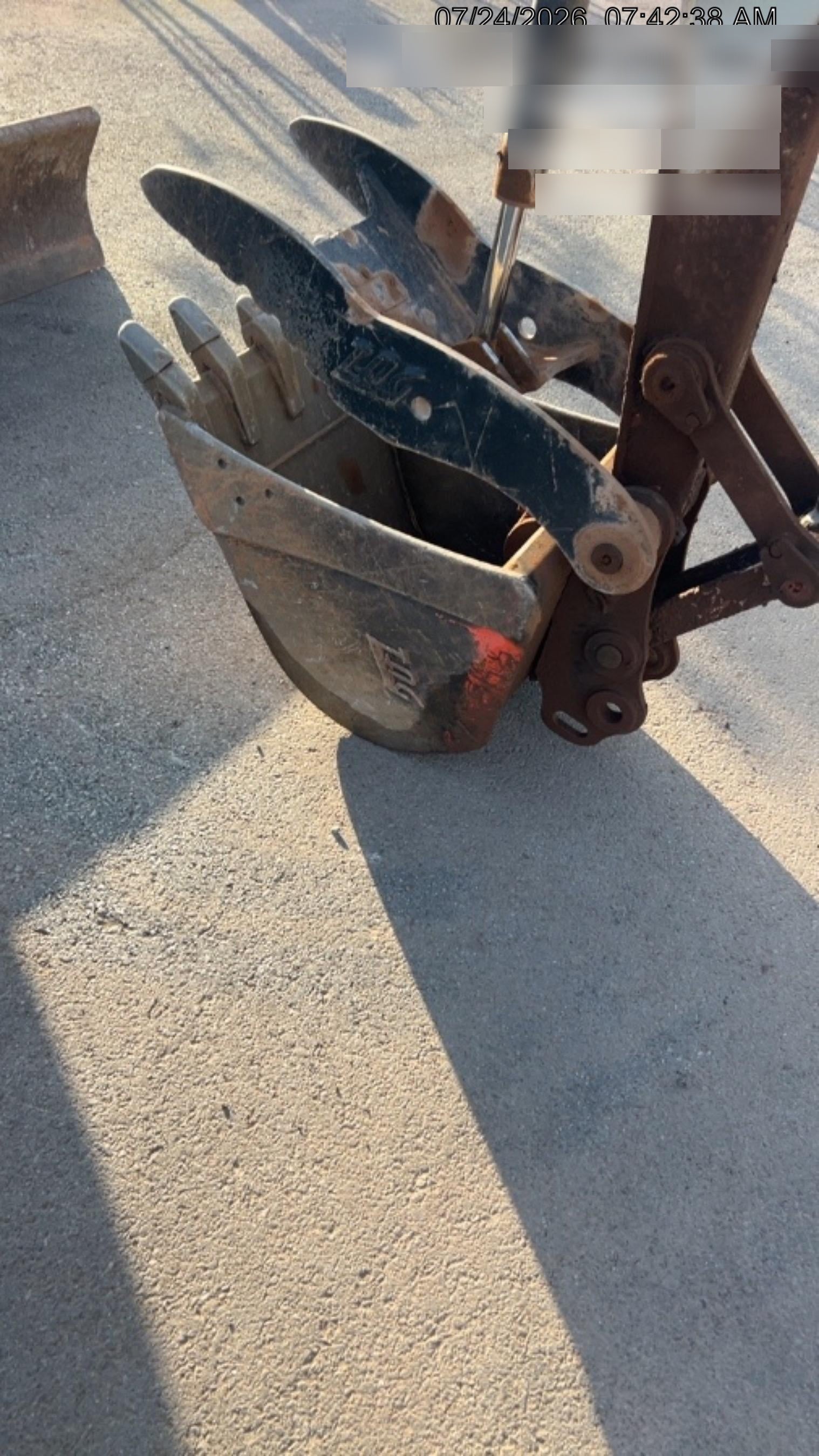 2025 TAKEUCHI 24" Bucket Takeuchi