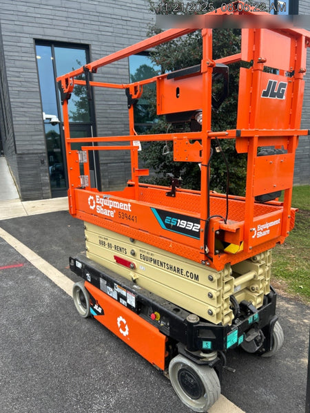 2025 JLG ES1932