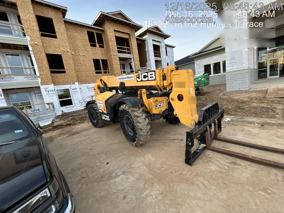 2019 JCB 509-42 Cab/Heat/Air, 74 HP, Solid Tires, STD Worklight, Beacon, Aux Hydraulics, Lifting Eye, Back up Alarm w/66" Carriage/60" Forks