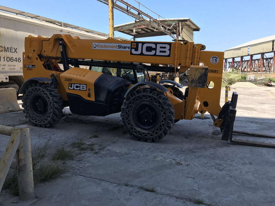 2019 JCB 512-56 109 HP w/CAB/HVAC, Beacon, Aux Hydraulics, Worklights, Solid Tires