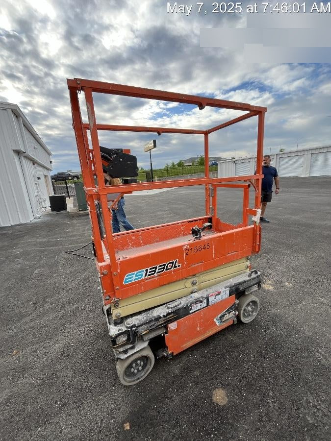 2022 JLG ES1330L