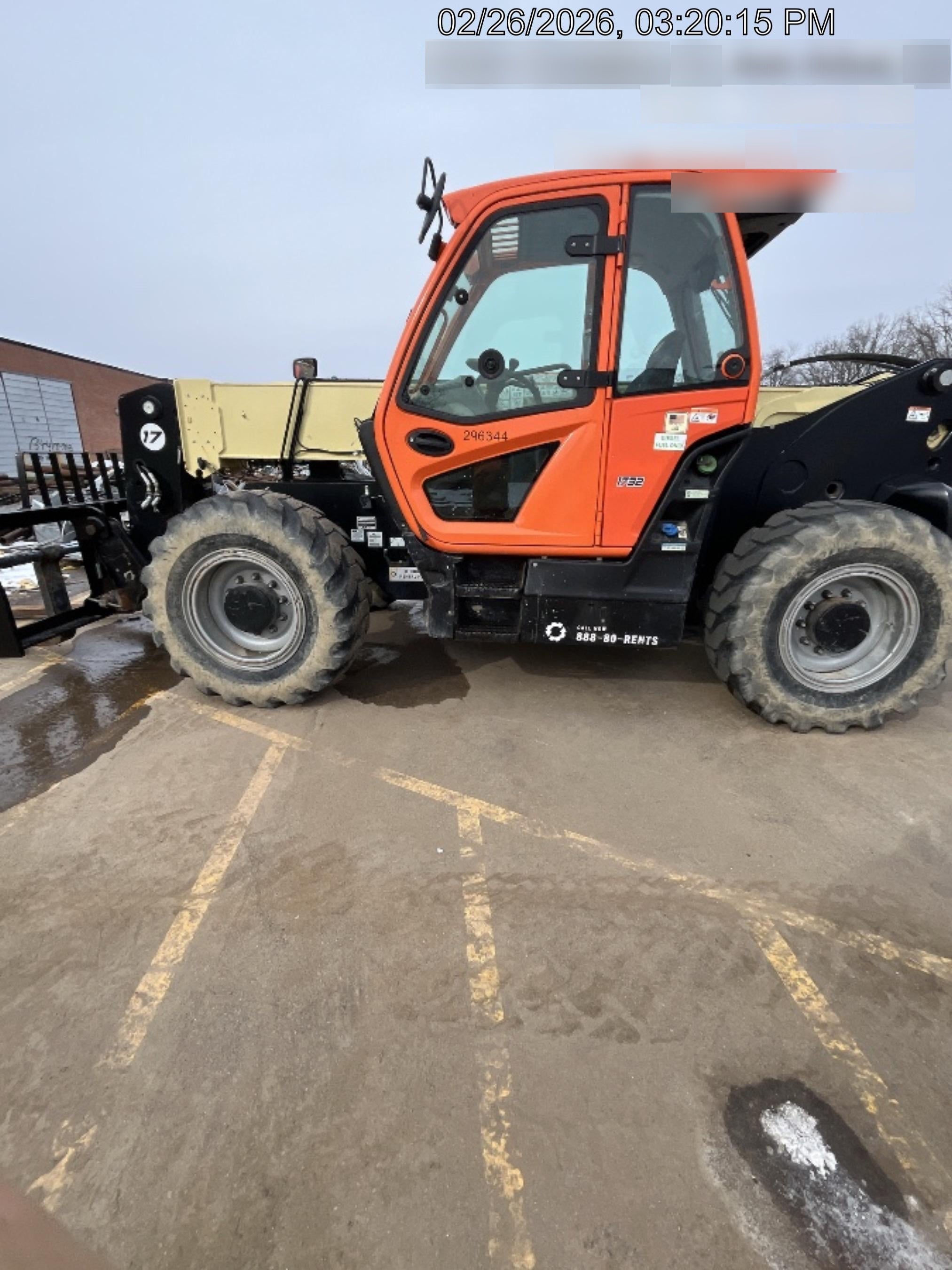 2023 JLG 1732