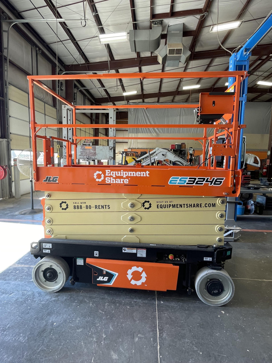 2022 JLG ES3246