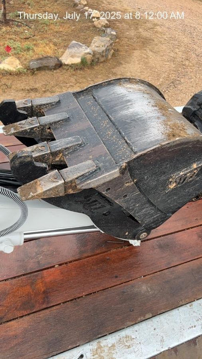 2025 TAKEUCHI 18" HD Bucket - Takeuchi