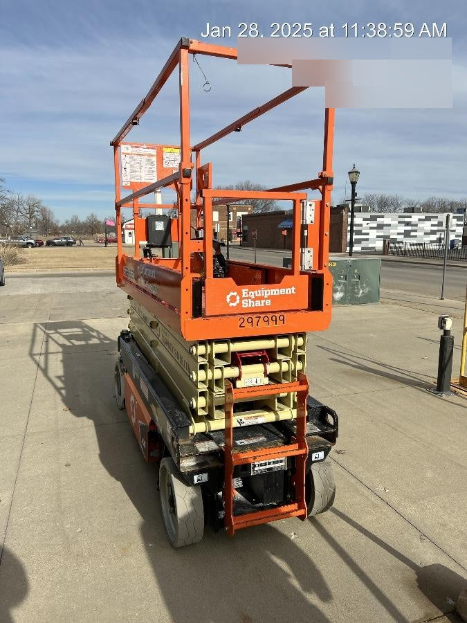 2023 JLG ES2632
