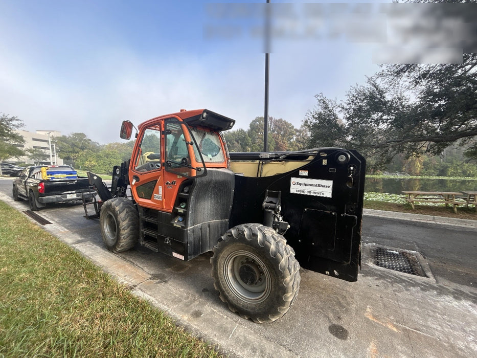 2022 JLG 1075