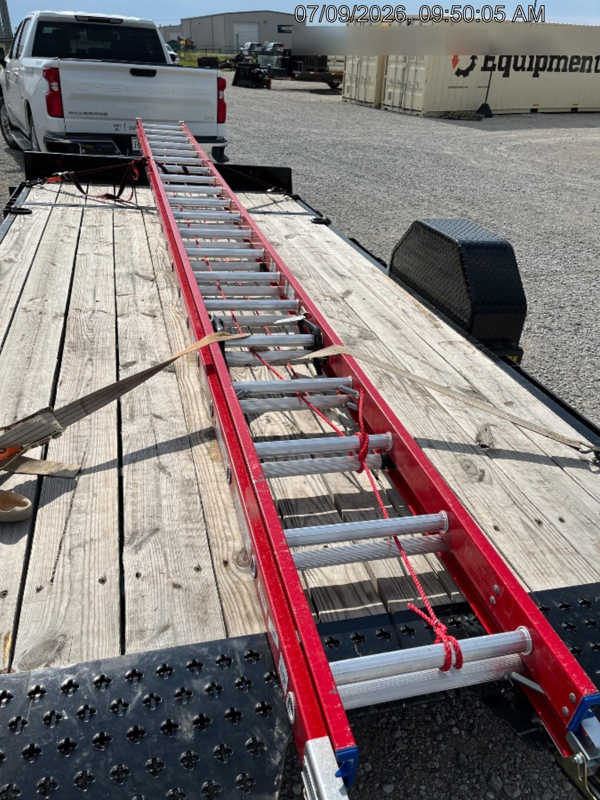 2026 WERNER 40' Fiberglass Ladder