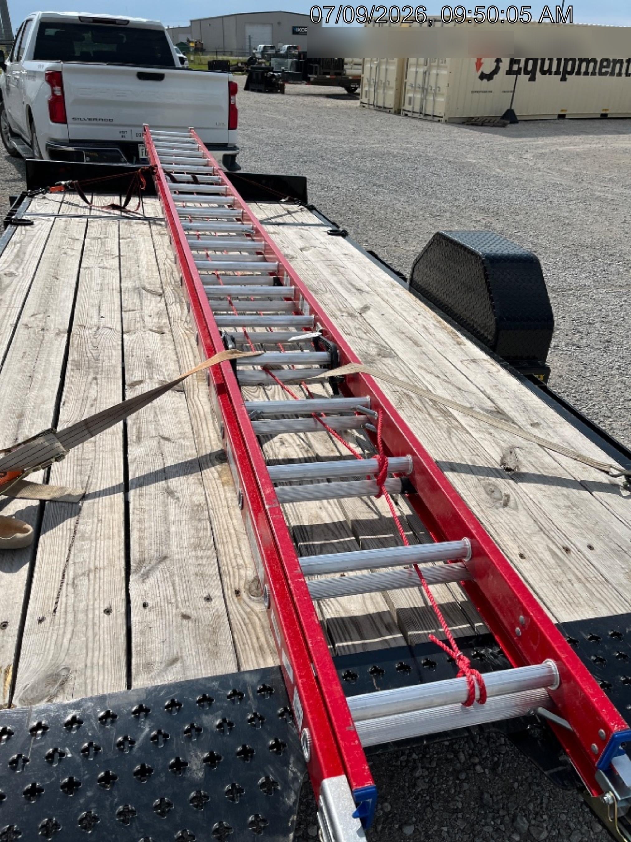 2026 WERNER 40' Fiberglass Ladder