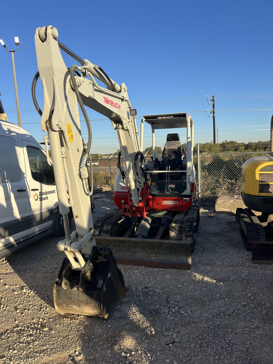 2025 TAKEUCHI TB250-2R